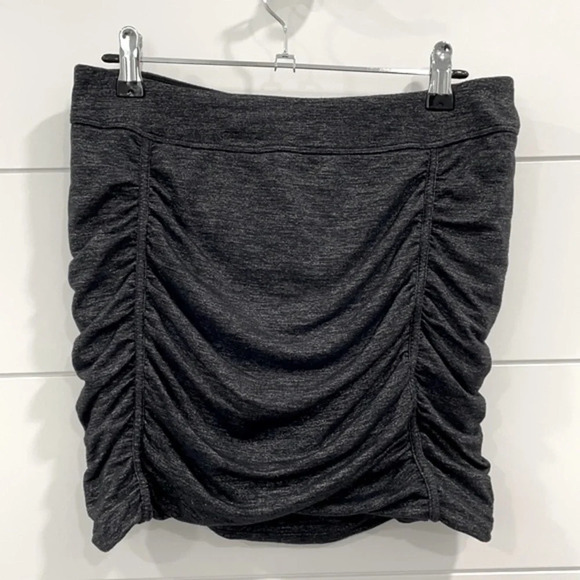 Athleta Dresses & Skirts - Athleta Charcoal Grey Ruched Skirt Size S